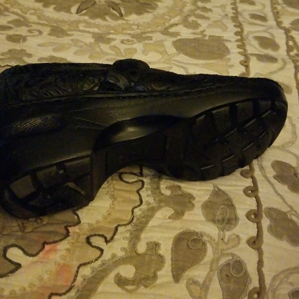 Shoes - Picture 3 of 4